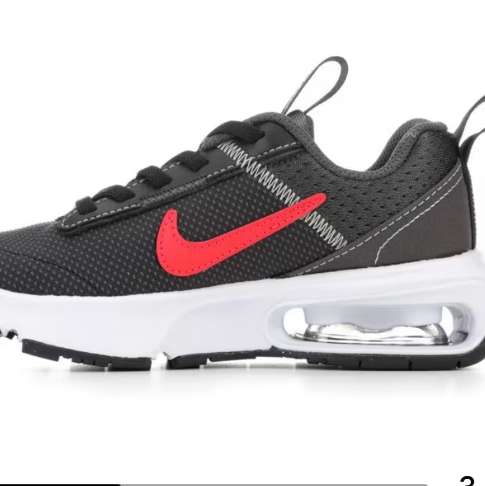 Nike Kids Air Max lightweight shoes. Size 4Y.